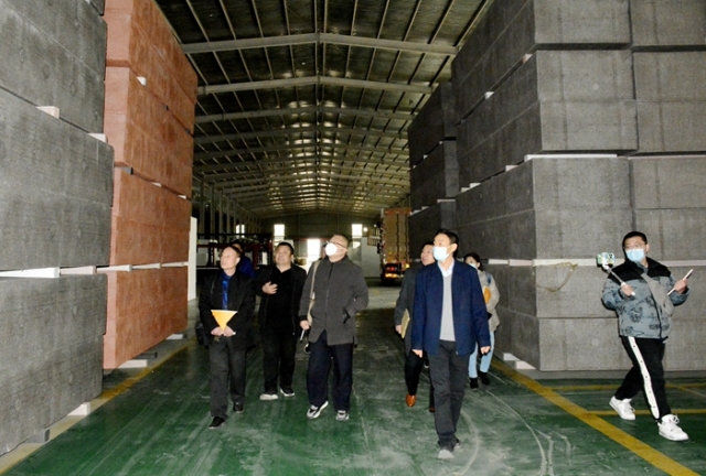“黨旗飄揚(yáng)火炬紅，建造百年新華能”.jpg